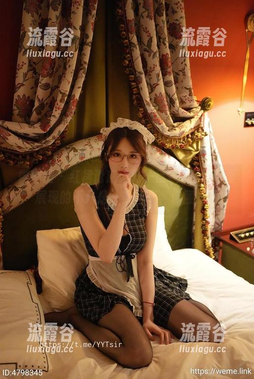 微密圈 - 红裙诱惑，轩子巨2兔在写真里展现的不只是一条裙子，你懂的。