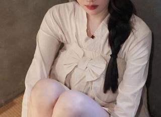 微密圈 – 轩子巨二兔的裸足，无圣光照的每一处都是惹人爱的小细节！