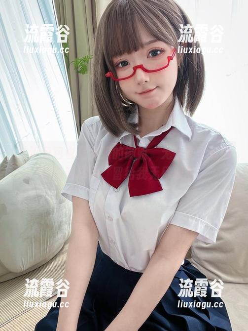 贴近阿包也是兔娘的御姐，无圣光与迷离的冷暖辉映，留给我无尽联想。