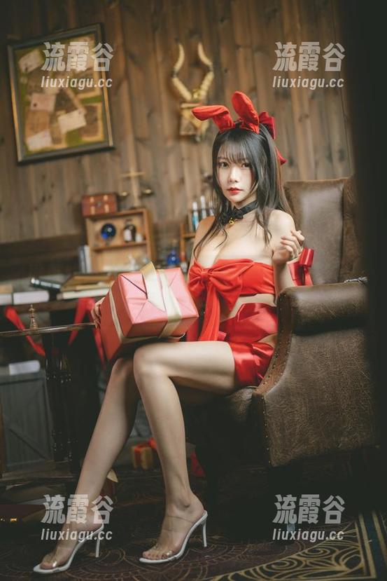 香草喵露露的短裤cos挑战——能不能撩到你的目光？