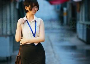 魔物喵nigisa的资源地带：这位女大生在物置里找寻灵感